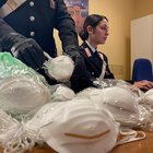 Venditore abusivo di mascherine bloccato e multato dai carabinieri a piazza Venezia