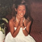 Michelle Hunziker e la tenera foto a 9 anni col vestito bianco. Il dubbio dei fan: «Ma è Aurora?»