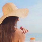 Eritemi, eczemi, nei e macchie: le dieci regole d'oro per proteggere la pelle dal sole