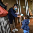 Bambina di 4 anni positiva all'asilo a Pavia: «Aveva la febbre». In quarantena compagni e maestre