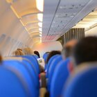 Passeggero muore sul volo dal Regno Unito a Cipro: la moglie se ne accorge solo dopo l'atterraggio