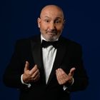 Maurizio Battista sbarca al Teatro Olimpico: «Voglio far ridere raccontando i cambiamenti delle vita»
