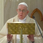 Papa Francesco pensa a i politici e al post-pandemia: «Serve via d'uscita a favore dei popoli»
