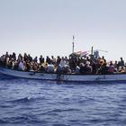 Migranti, 150 su una barca in avaria in acque libiche