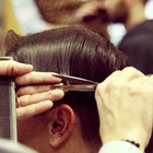 Coronavirus a Napoli, scoperto barbiere abusivo con tre clienti: scattano le sanzioni