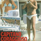 Claudio Baglioni in barca a Lampedusa con la compagnia Claudia Barattolo (Chi)