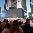 New York, blackout di tre ore a Manhattan: 72 mila al buio, treni fermi, teatri e cinema evacuati