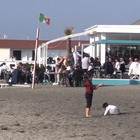 Ostia, folla in spiaggia in una giornata dal sapore primaverile: l'alta pressione africana Zeus porta caldo per giorni
