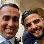Di Maio, selfie con Insigne poi l'abbraccio di Chiellini: «Confidiamo in voi»