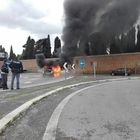 Auto in fiamme a San Giovanni