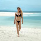 Michelle Hunziker, bikini da urlo alle Maldive. Bufera social: «È scappata dal coronavirus»