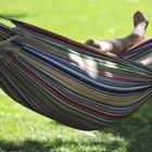 Turista dorme sull'amaca in pineta: multato per 300 euro a Trieste