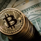 Il Bitcoin vola, nuovo record: supera quota 8mila dollari