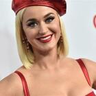 Katy Perry, foto con mutandoni e tiralatte: la cantante si mostra senza filtri sui social