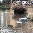 Palermo, bomba d'acqua: automobilisti bloccati nei sottopassi e c'è chi nuota per strada