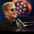 Elton John denunciato per molestie sessuali