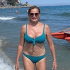 Simona Ventura e la foto in bikini a 55 anni: «Faccio ancora la mia porca figura!»