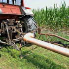 Esplode la gomma del trattore e la travolge: grave una contadina