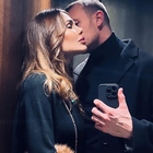 Ilary Blasi e Bastian Muller non si nascondono più: sui social le foto della cena a lume di candela sulla neve. Convivenza vicina?