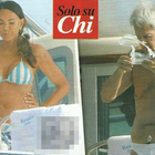 Claudio Baglioni sirenetto, costumino bianco in barca con la compagna Rossella