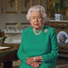 Coronavirus, la Regina Elisabetta rinuncia agli spari di cannone per il suo compleanno: è la prima volta in 68 anni