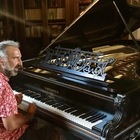 Stefano Bollani a Ninfa suona il pianoforte Bechstein di Liszt