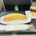 Pranzo in aereo, solo una banana per un passeggero vegetariano. La compagnia: «Ci scusiamo per aver deluso le aspettative»