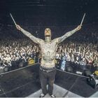 Blink-182, gli indumenti macchiati di sangue di Travis Barker venduti on line: il prezzo è da non credere