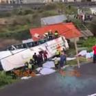 Madeira, si ribalta autobus turistico: almeno 29 morti