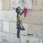 A Bordeaux compare un murale in stile Banksy in favore dei Gilet gialli