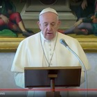 Papa Francesco lancia l'allarme: violenze alle donne durante la quarantena