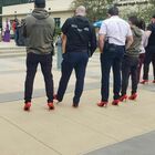 La marcia degli uomini con le scarpe rosse (col tacco) contro stupri, molestie e violenza di genere
