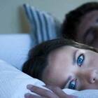 Caldo rovente e problemi di sonno per milioni di persone: ecco le strategie per dormire al meglio