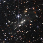 Telescopio Webb, ecco la prima foto dai confini dell'universo. Oggi pomeriggio le nuove immagini