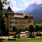Hotel Miramonti chiuso a Cortina: carenze nei sistemi antincendio, ospiti devono uscire