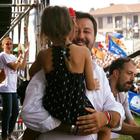 «Greta non è di Bibbiano»: polemica su Salvini per la bimba portata sul palco di Pontida