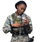 Soldatesse Usa, sì a rossetto e capelli sciolti: la svolta del Pentagono