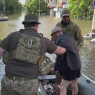 Diga Kakhovka, cittadini evacuati dopo il crollo