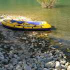 Abruzzo, 39enne esce in canotto con i figli piccoli e scompare nelle acque del lago di Barrea