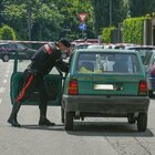 Milano, uomo accoltellato in auto muore dopo il ricovero: arrestata la moglie