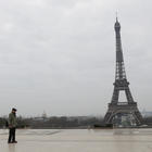 La Torre Eiffel ai tempi del Coronavirus. In Francia 1.097 nuovi contagi in 24 ore