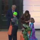 Halloween alla Casa Bianca, dolcetti (ma non scherzetti) da Trump e Melania