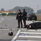 Schianto tra auto e scooter, motociclista muore sulla Statale 16 dopo un terribile volo