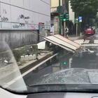 Maltempo: alberi caduti su auto, 3 feriti non gravi nel Milanese
