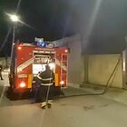 Incendio nella caserma dei carabinieri forestali: distrutti due mezzi militari