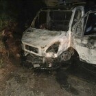Racket dei rifiuti a Pozzuoli, bruciato camion per la raccolta: in azione tre uomini armati e incappucciati