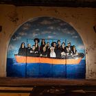 Guccini su un barcone con Elisa, Malika Ayane e Manuel Agnelli: il nuovo murales di TvBoy è anche la cover del disco