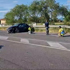 Roma, incidente sulla Pontina, schianto tra due auto: 2 feriti, grave una donna trasportata in eliambulanza