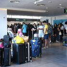 In aeroporto a Olbia fa troppo caldo, non si può atterrare: tre voli dirottati tra Cagliari e Alghero