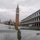 Acqua alta a Venezia, torna l'allerta: picco massimo arrivato a 150 cm. La marea inizia a scendere. Chiusa Piazza San Marco